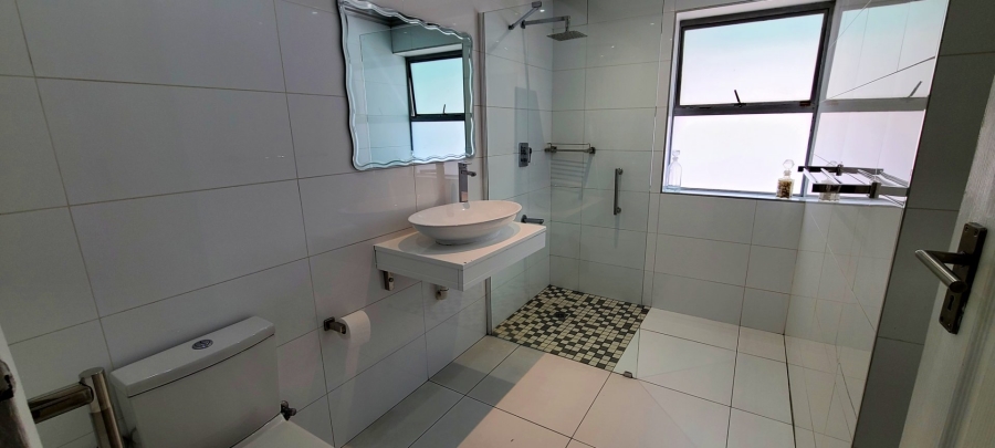 3 Bedroom Property for Sale in Cravenby Western Cape